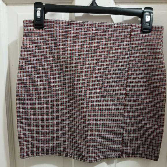 Forever 21 Plaid Mini Skirt in Red and Black, M - Picture 1 of 7